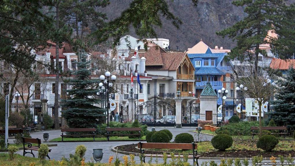 Gamsakhurdia Street Боржоми Экстерьер фото