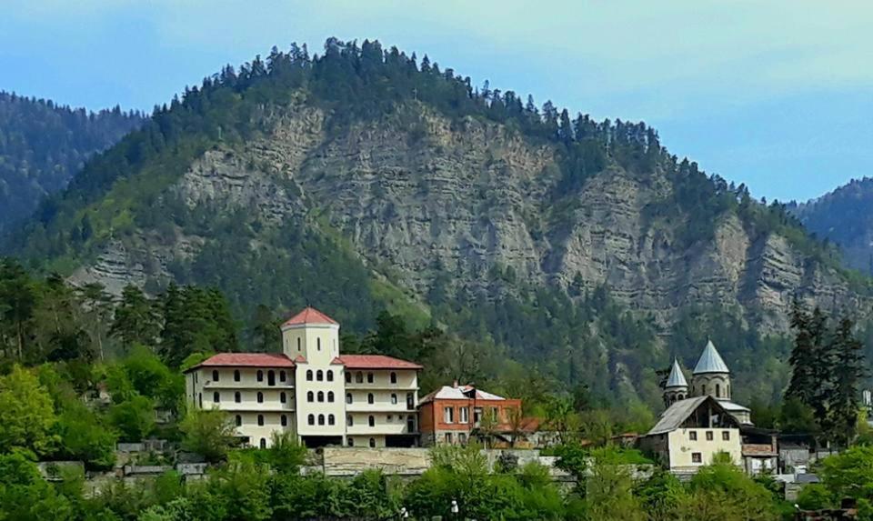 Gamsakhurdia Street Боржоми Экстерьер фото